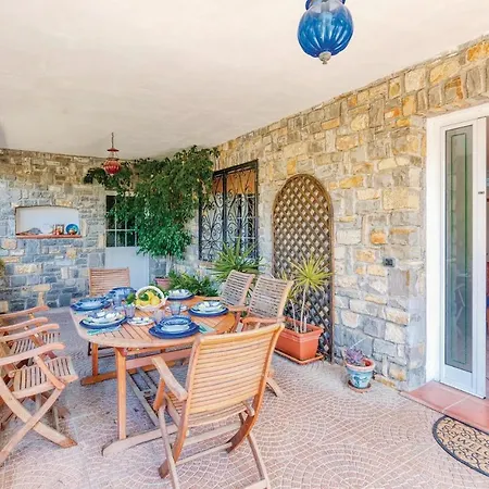 Casa Con Portico * 디아노 카스텔로